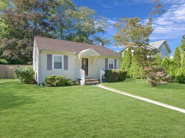 519 Griffing Ave, Riverhead, NY 11901