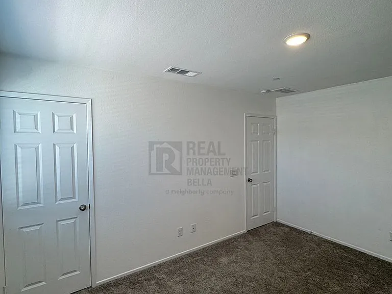 2807 Moonshimmer St — Photo 32