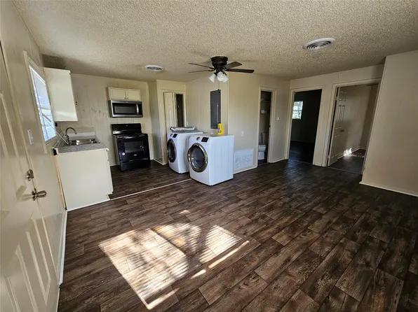 109 E Clay St APT A, Bowie, TX 76230