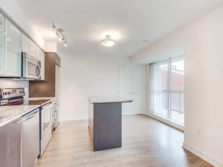 775 King St W #202 — Photo 18