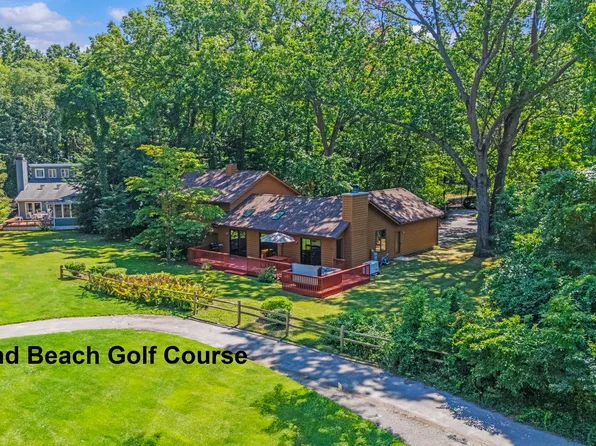 48307 Rohde Ct, New Buffalo, MI 49117