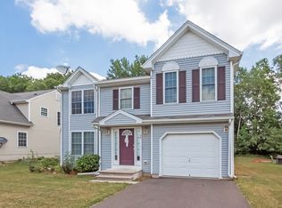 68 Schoolhouse Lndg, East Granby, CT 06026