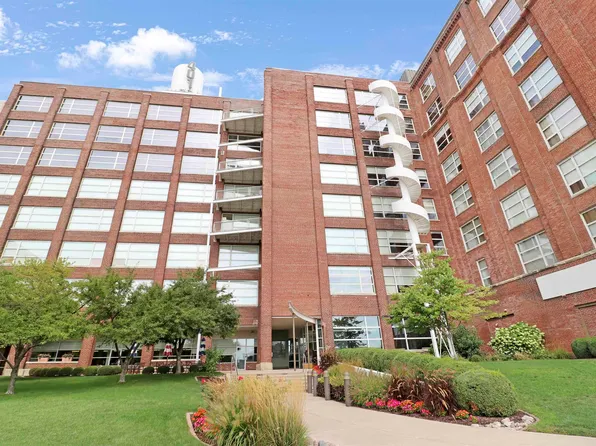 401 SW Water St Unit 610, Peoria, IL 61602