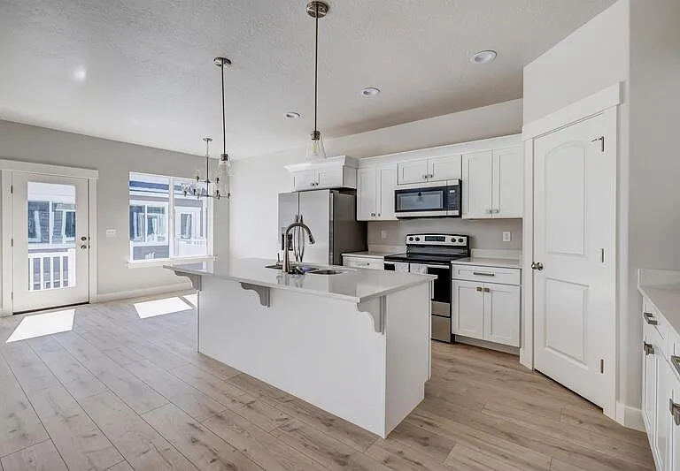 4199 W 2010 N #MASTER — Photo 3