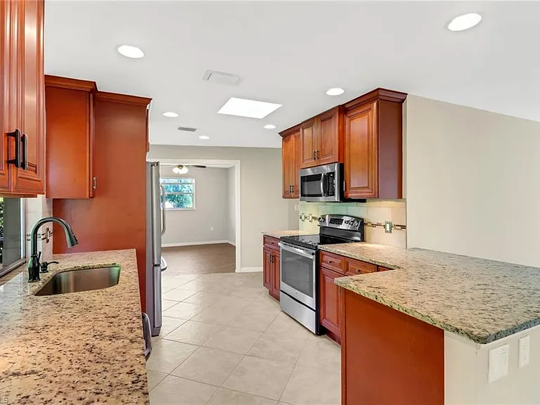 4472 Beechwood Lake Dr — Photo 9