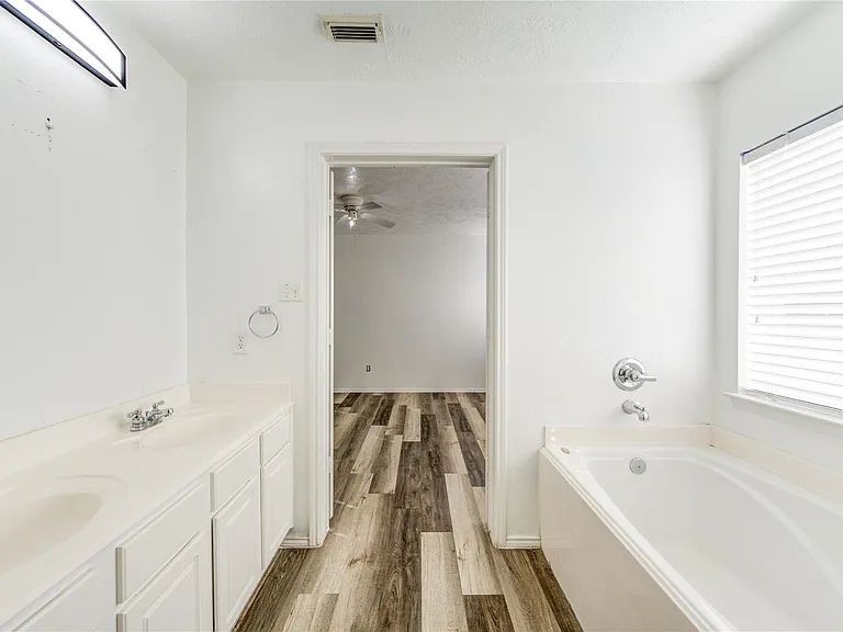 7930 Northfork Hollow Ln — Photo 29