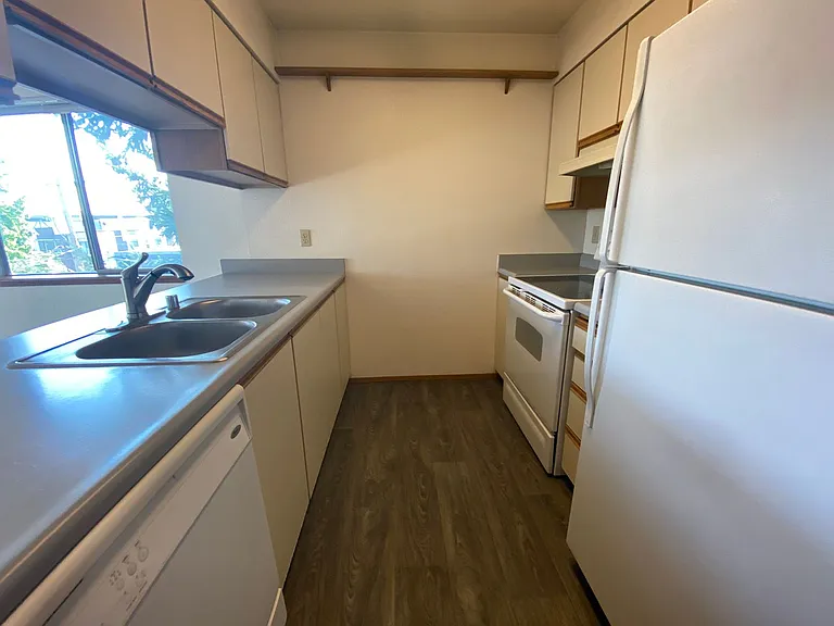 812 NE 42nd St — Photo 50