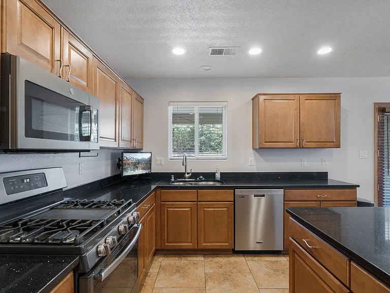 1740 Black Gold St SE — Photo 16