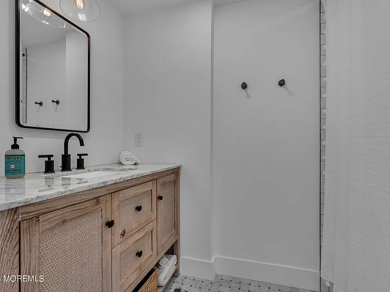 64 Webb Ave — Photo 21