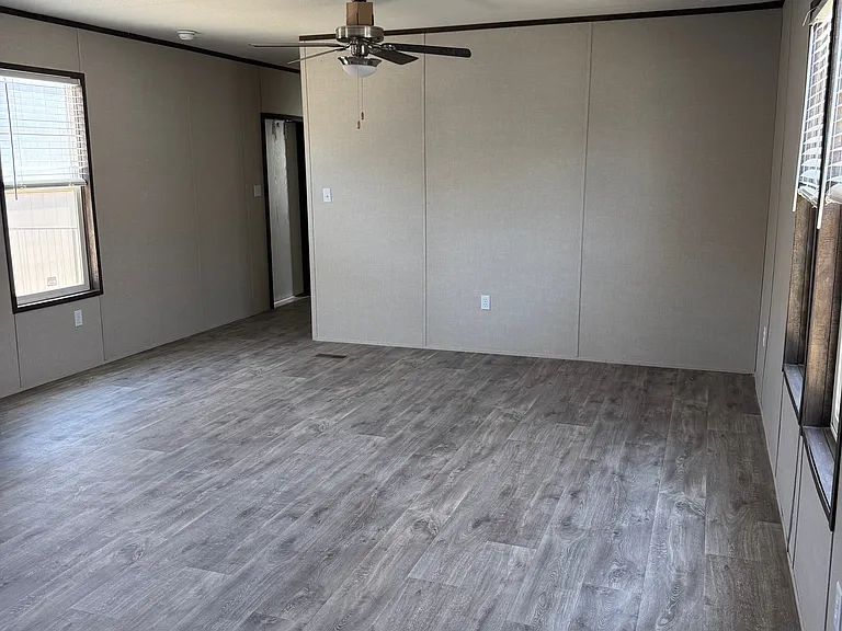 1128 E Main St — Photo 3