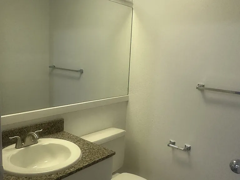 Augusta Court Apartments — Photo 43