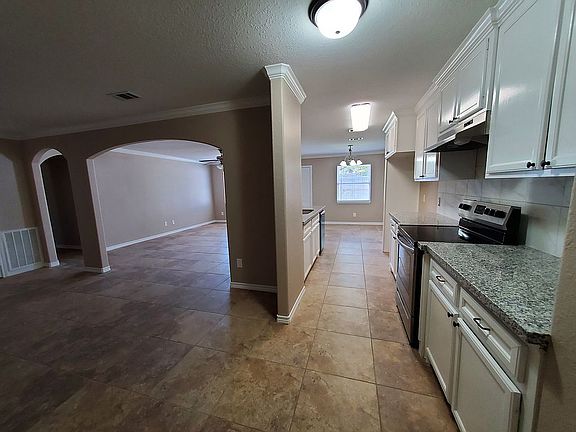 4th image of 1733 Capri Ln
