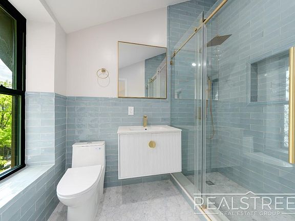 5th image of 353 Vernon Ave #4