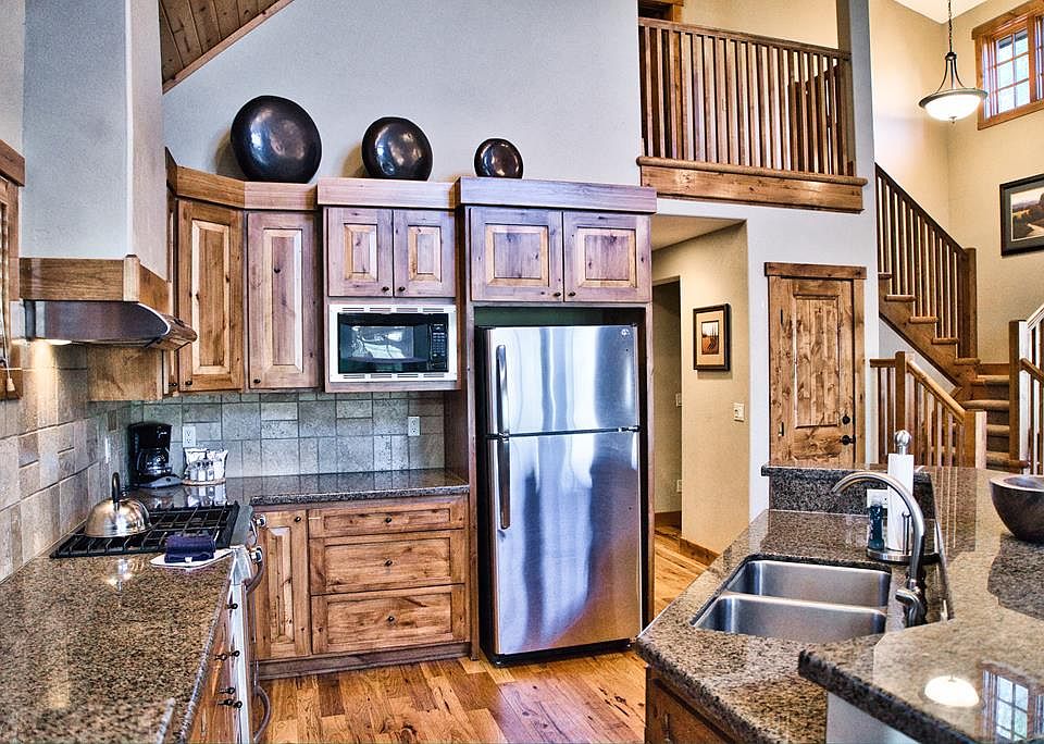 2nd image of 15 Staircase Ct