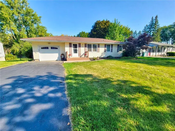 10 Sunny Slope Dr, Hilton, NY 14468