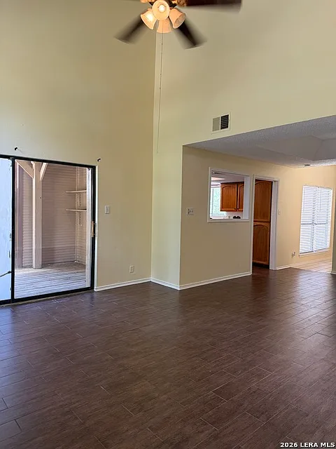 3 bed, 2.5 bath, 1568 sqft, $1,795 — Photo 4