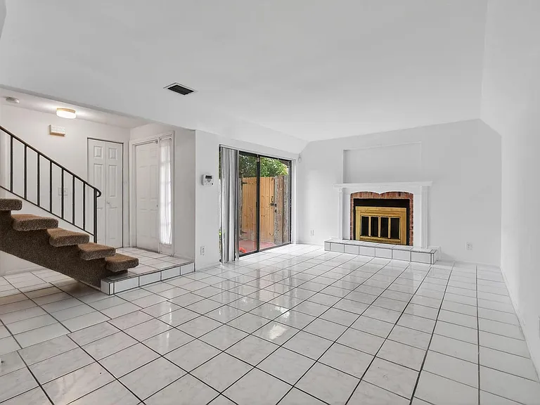 3502 Gardens East Dr #B — Photo 10
