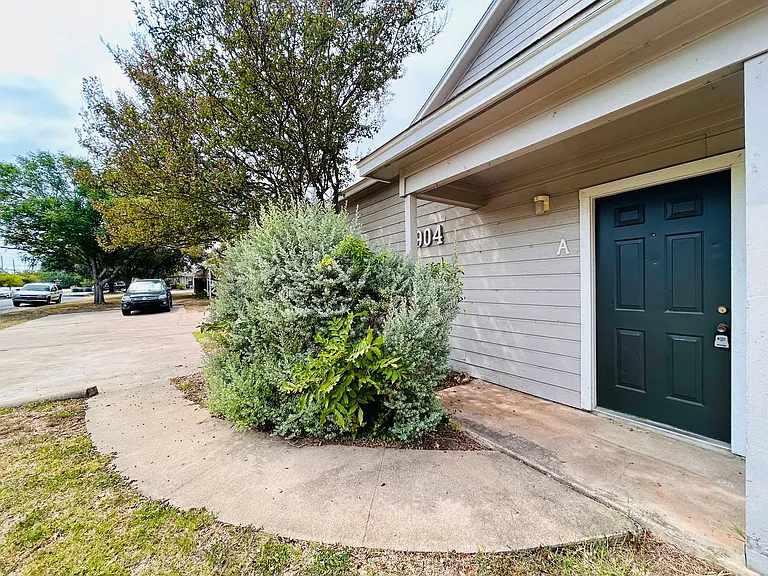 8904 Schick Rd — Photo 1