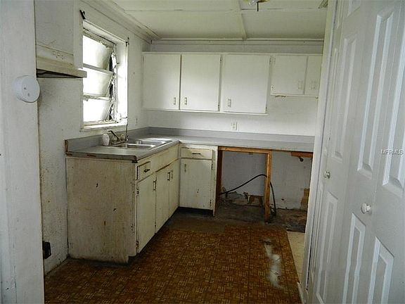 5th image of 2875 NE Persimmon Dr
