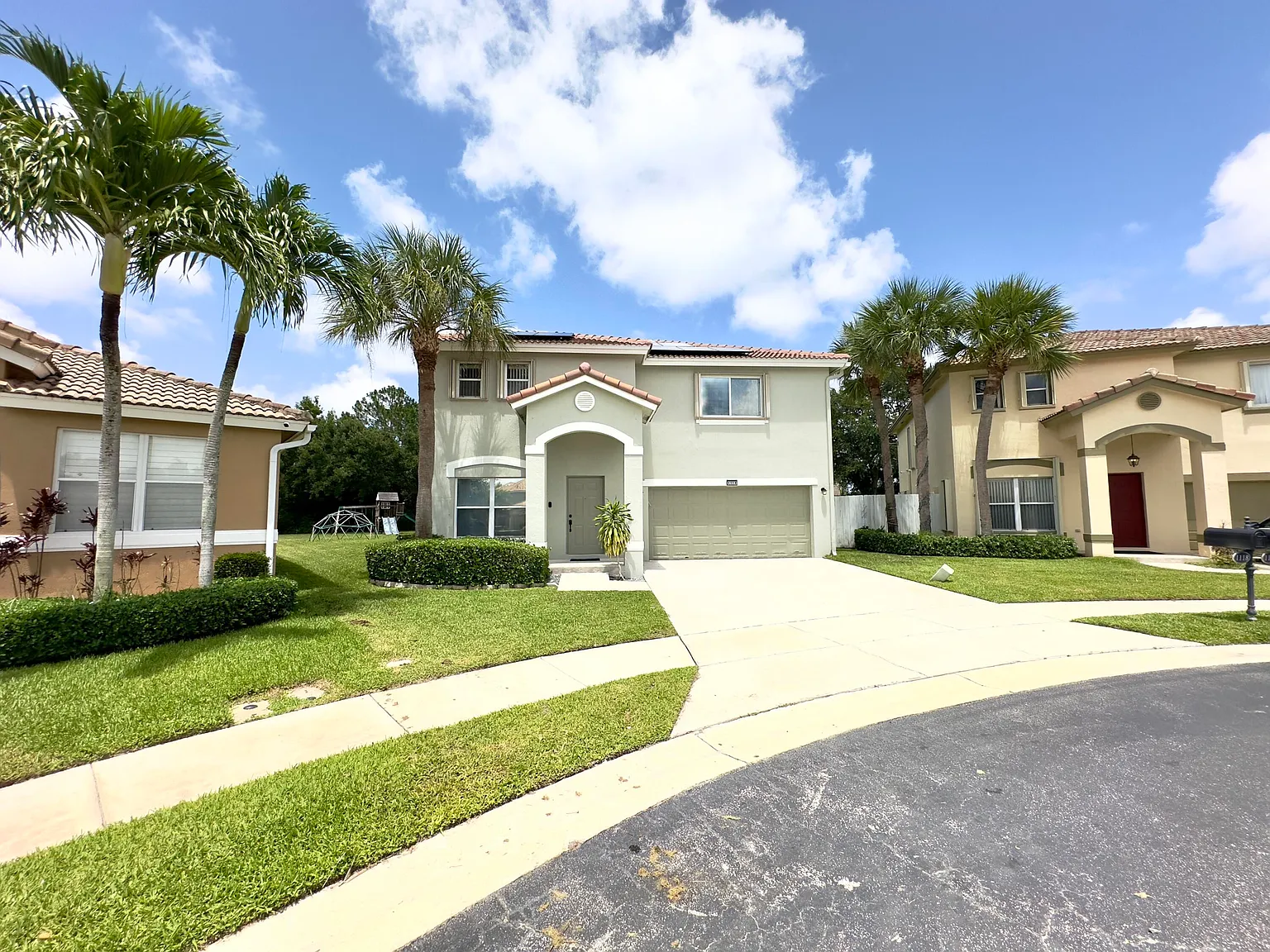 4 bed, 2.5 bath, 2169 sqft, $4,300 — Photo 3