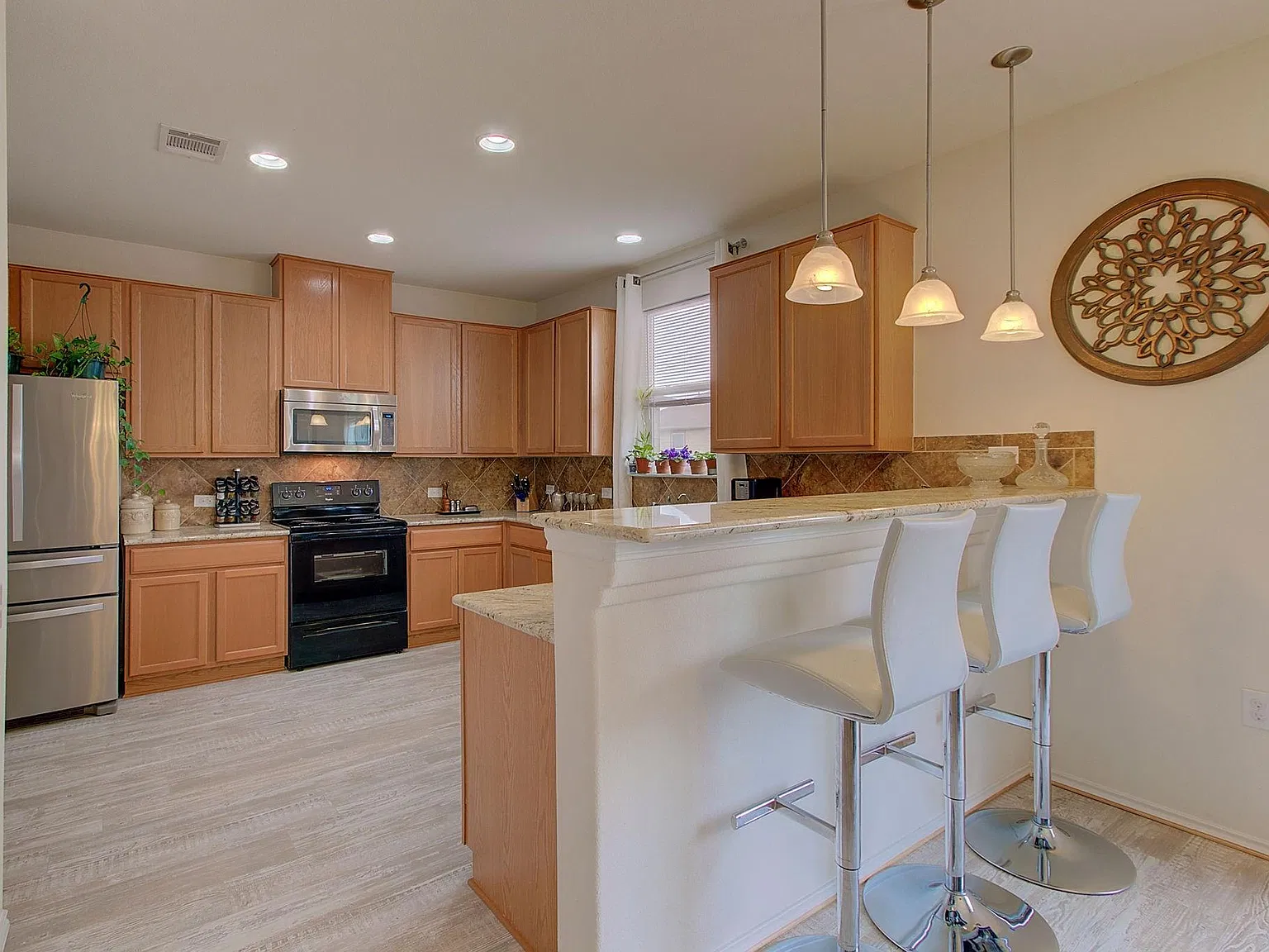 3 bed, 2.5 bath, 2101 sqft, $2,200 — Photo 4