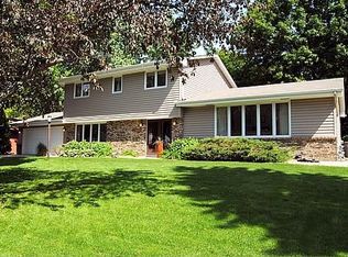 7100 Courtly Rd, Woodbury, MN 55125