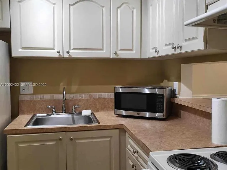 9477 SW 76th St #O4 — Photo 11