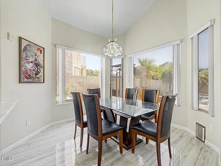 1015 E Irma Ln — Photo 11