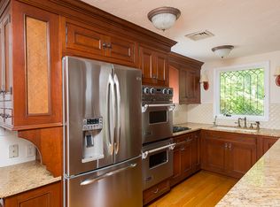 225 Fairoaks Ln, Cohasset, MA 02025