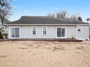 667 Bay Rd, Bay City, MI 48706