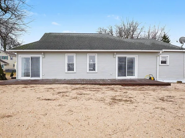 667 Bay Rd, Bay City, MI 48706