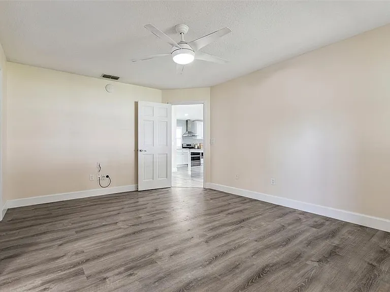 523 Fern St — Photo 16