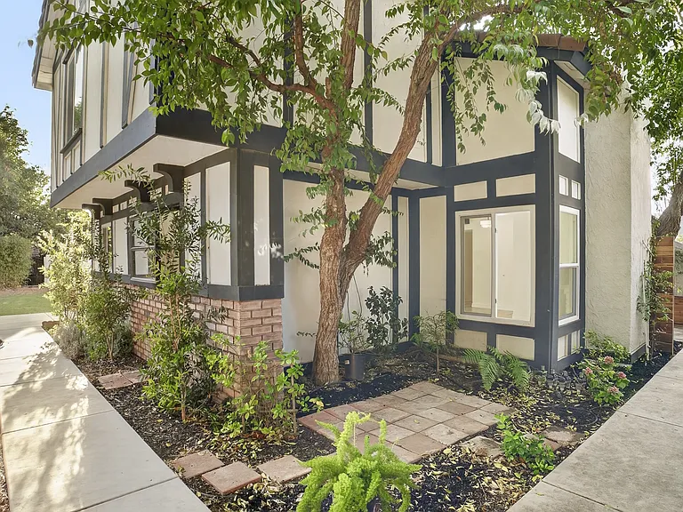 655 W Ontario Ave — Photo 6
