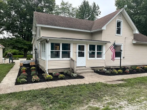 203 E Lincoln Ave, Iroquois, IL 60945
