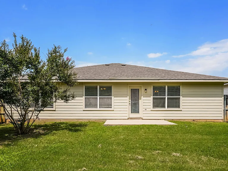 908 Chase Ln — Photo 16