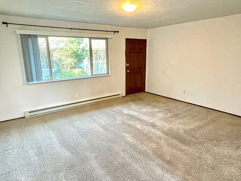 9004-9018 NE Oregon St — Photo 4