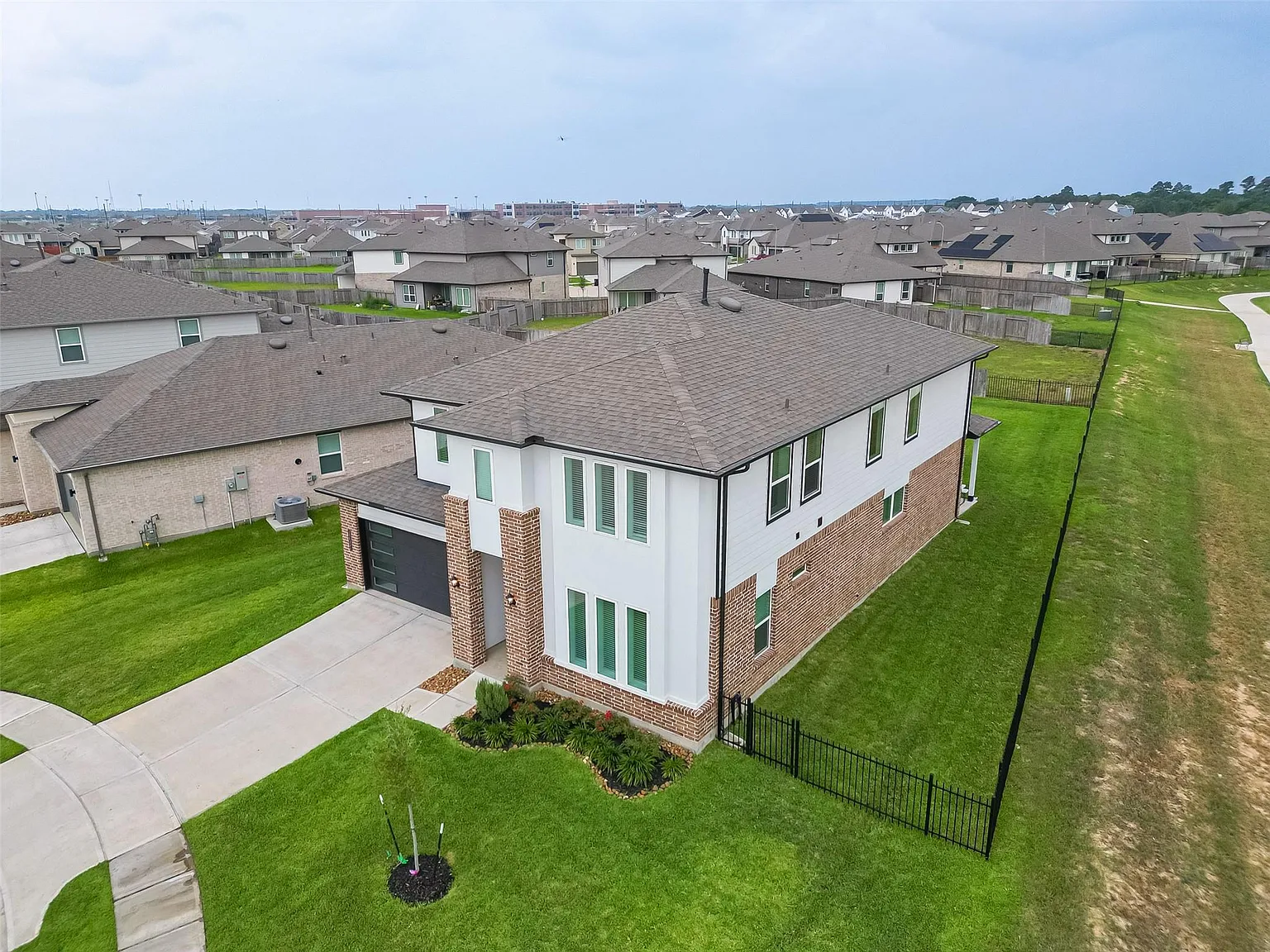 5 bed, 3.0 bath, 2835 sqft, $3,000 — Photo 4