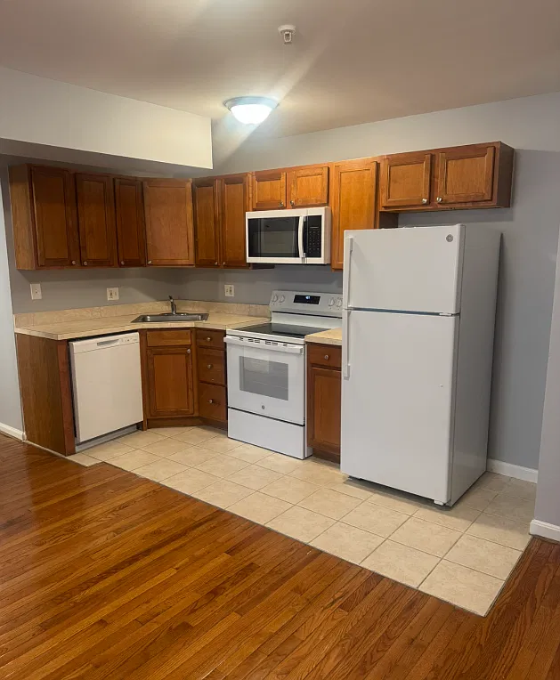 2 bed, 573 sqft, $1,950 — Photo 1