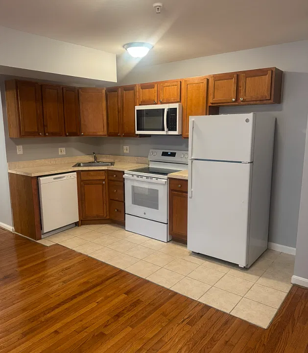 612 Eastern Ave NE #103