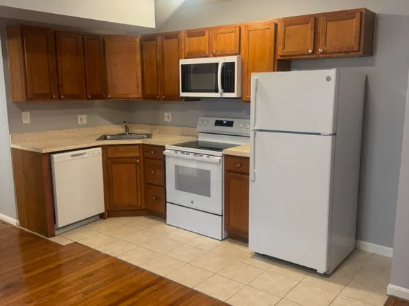 612 Eastern Ave NE APT 103, Washington, DC 20019
