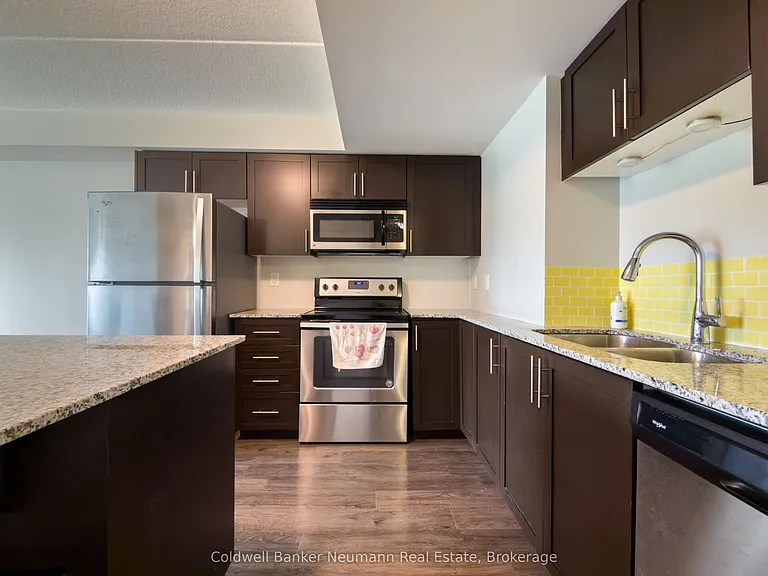 25 Kay Cres #212 — Photo 4