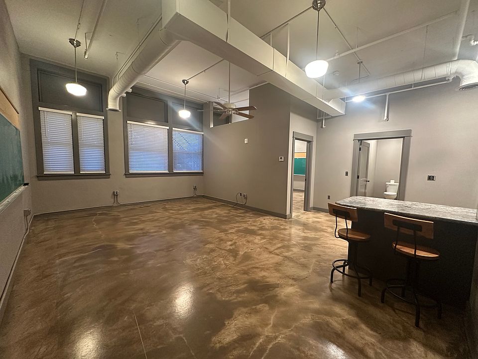 1st image of 1009 Highland Ave #101