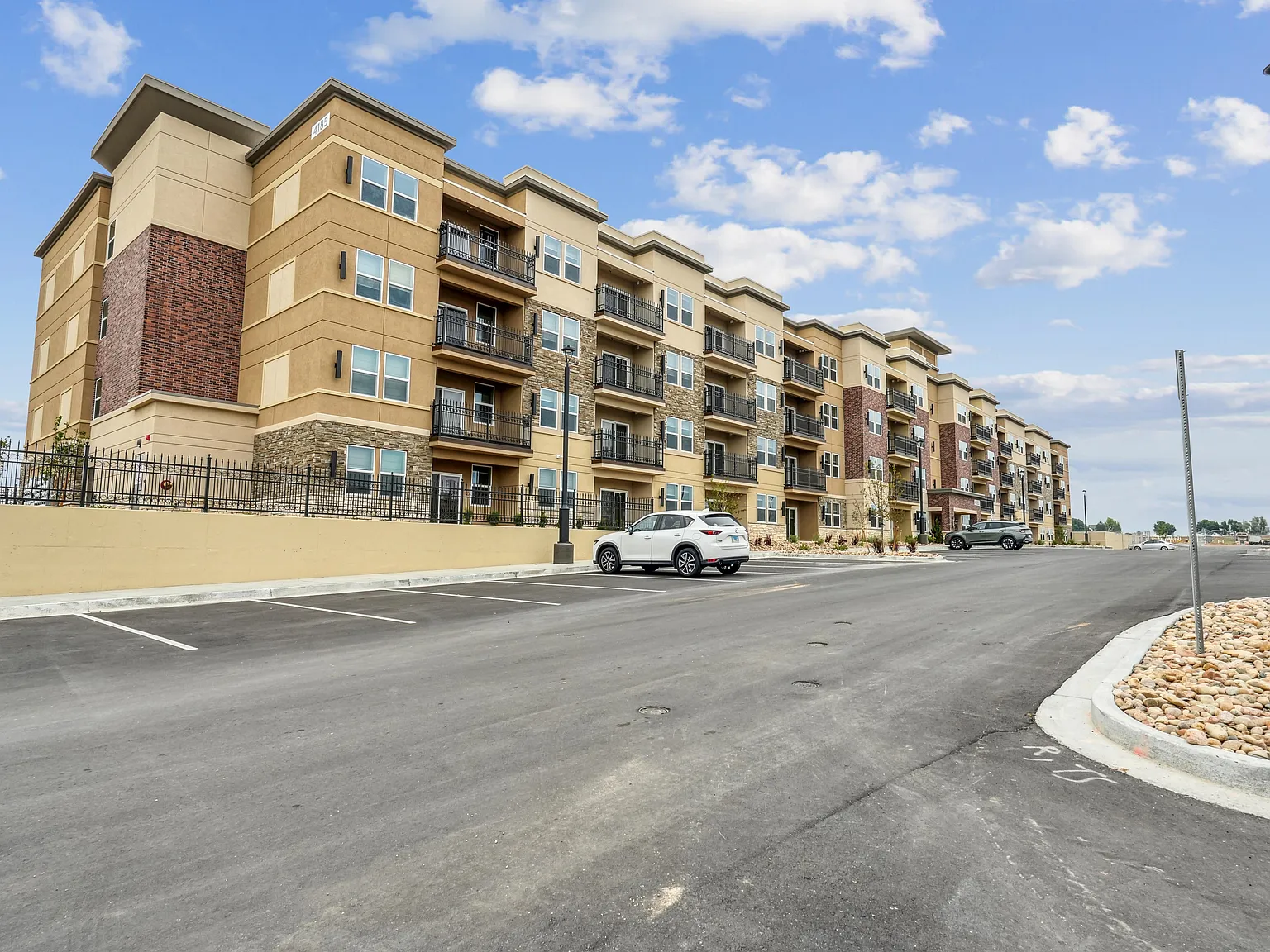 Ledge Rock Apartments — Photo 2