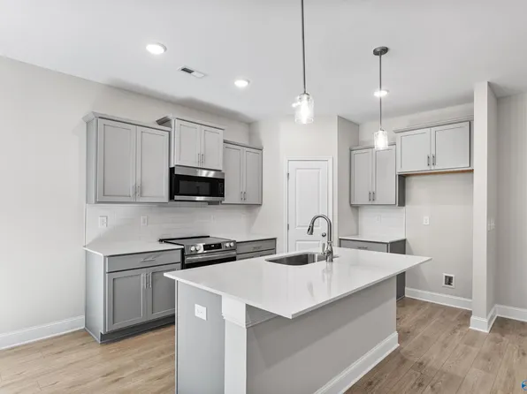 162 River Pointe Dr, New Market, AL 35761