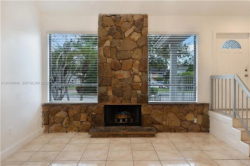3 bed, 2.5 bath, 1414 sqft, $3,400 — Photo 3