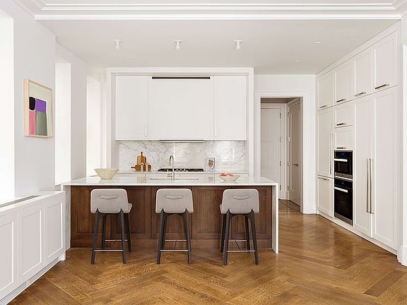 3rd image of 235 W 75th St #810