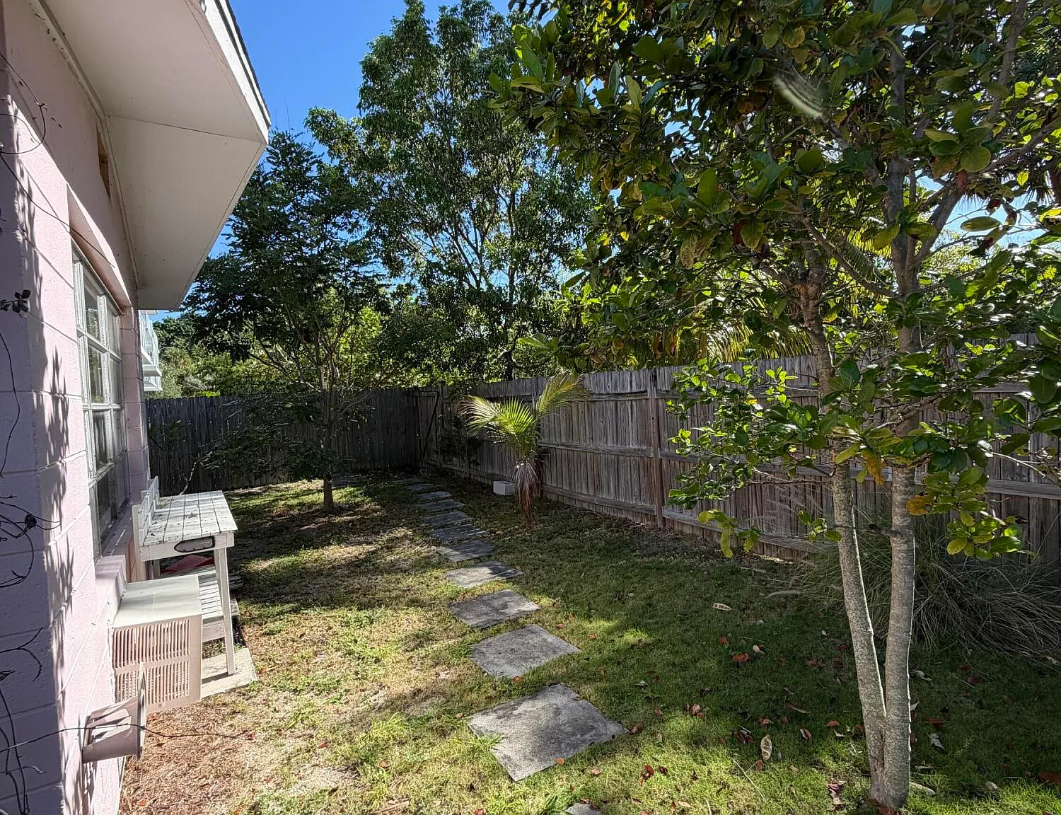 2 bed, 1.0 bath, 1139 sqft, $2,995 — Photo 2