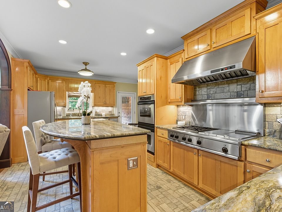 16th image of 1091 Echota Rd