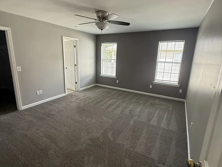 200 Melrose Ln — Photo 4
