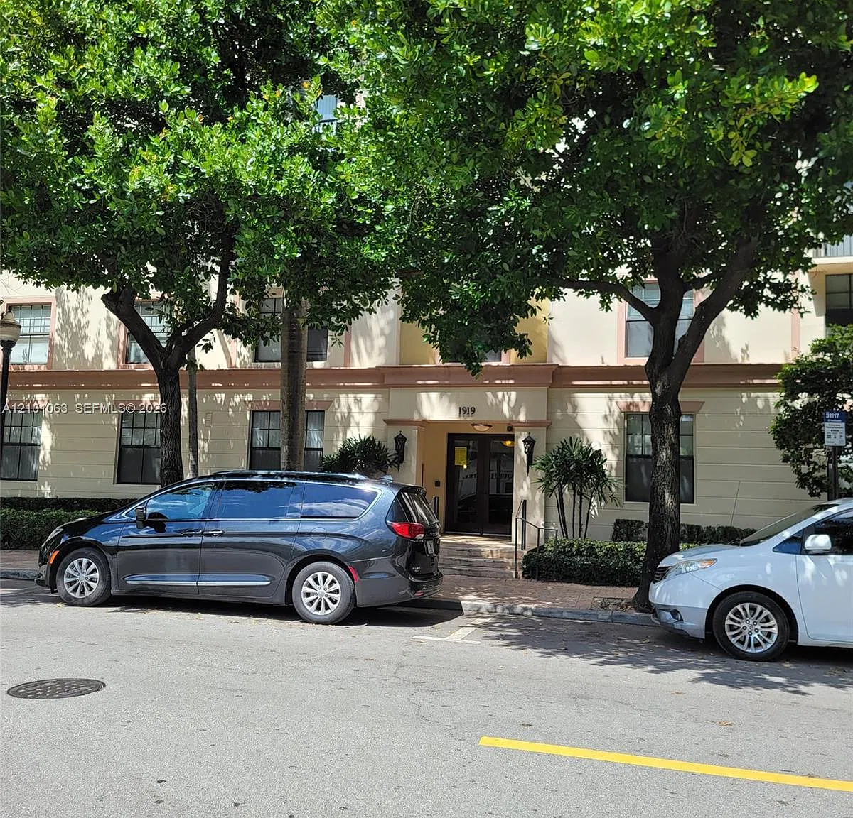 Regent Park Condo — Photo 3